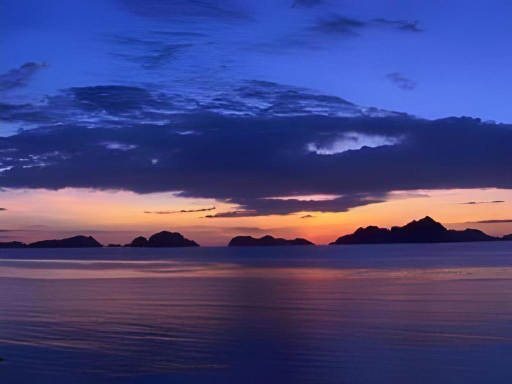 67 เฮเวน ฮอลิเดย์ รีสอร์ต Hotel Lucbuan ภายนอก รูปภาพ