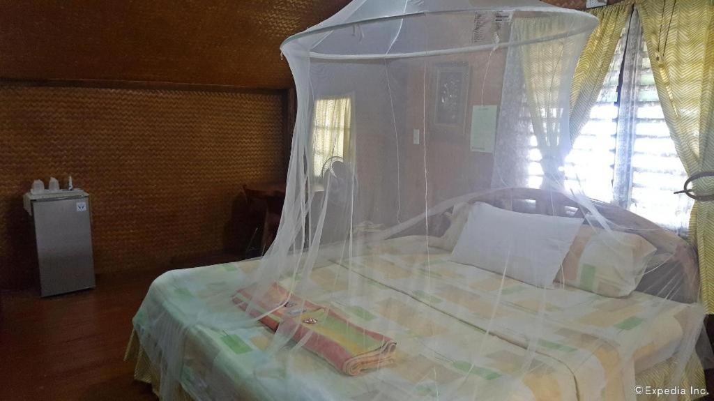 67 เฮเวน ฮอลิเดย์ รีสอร์ต Hotel Lucbuan ภายนอก รูปภาพ
