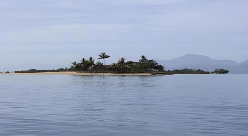 67 เฮเวน ฮอลิเดย์ รีสอร์ต Hotel Lucbuan ภายนอก รูปภาพ