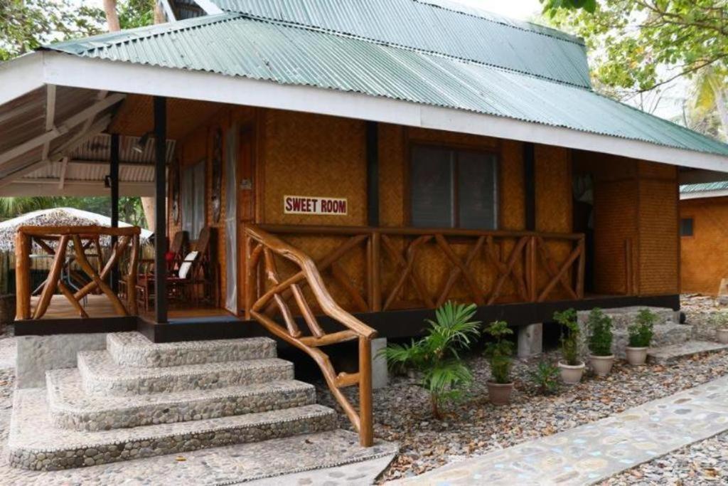 67 เฮเวน ฮอลิเดย์ รีสอร์ต Hotel Lucbuan ภายนอก รูปภาพ