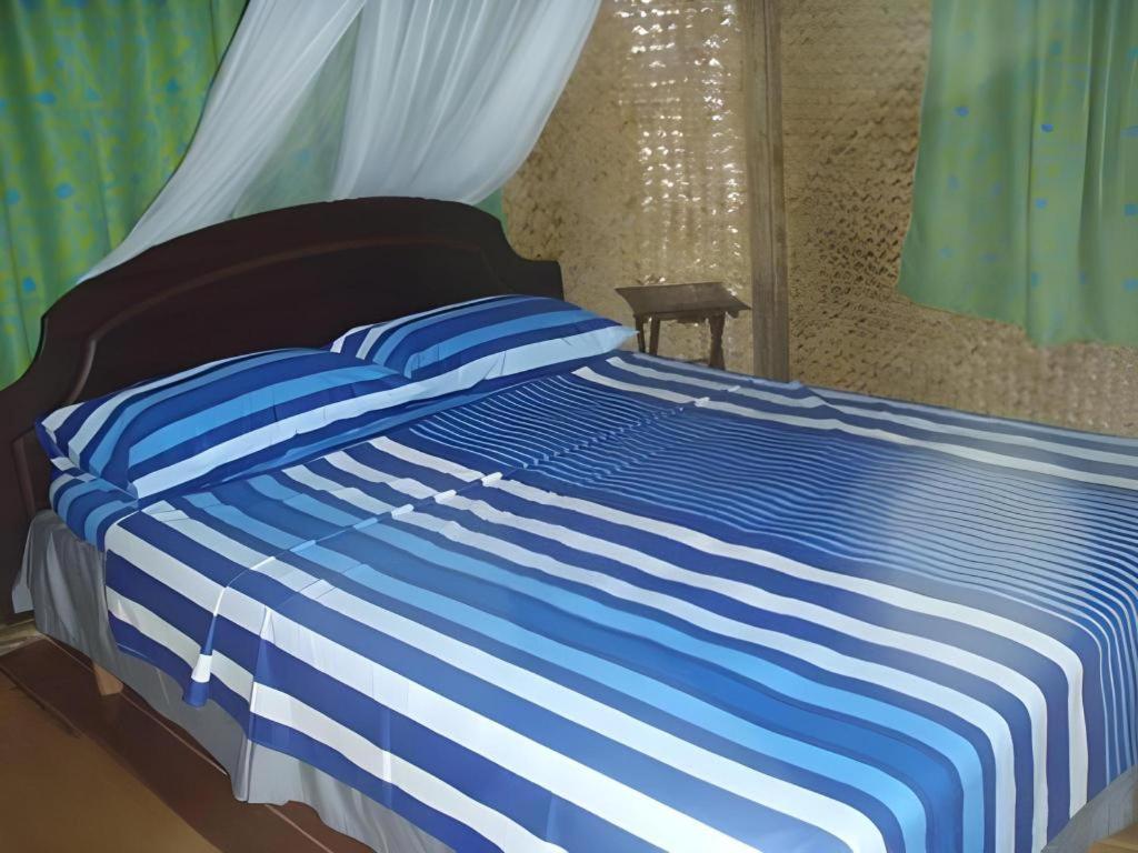 67 เฮเวน ฮอลิเดย์ รีสอร์ต Hotel Lucbuan ภายนอก รูปภาพ
